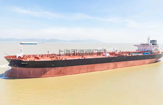 舟山中远海运重工11.3万吨原油轮N756船完成试航任务顺利返航(图1)