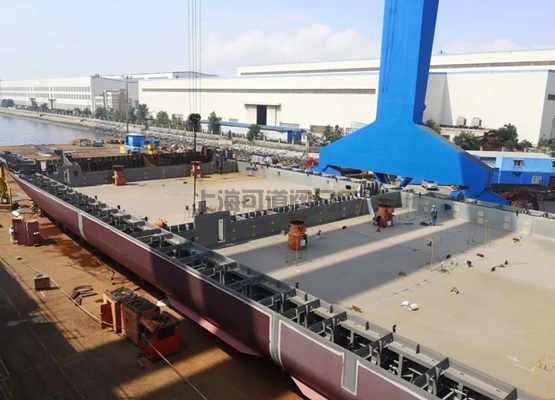 大连中远海运重工62000吨多用途纸浆船N1039船台铺底(图1)